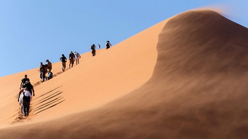 מטפסים על "דיונה 45". צילום: שאטרסטוק