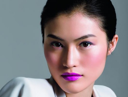 דוגמנית, מראה איפור, איפור קרמי