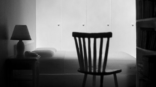 Jonas Dahlberg"שלושה חדרים", 2008, מיצב וידיאו תלת ערוצי, 26:58 דקות, הקרנה מחזוריתבאדיבות מוזיאון ישראל, ירושלים Jonas Dahlberg"שלושה חדרים", 2008, מיצב וידיאו תלת ערוצי, 26:58 דקות, הקרנה מחזוריתבאדיבות מוזיאון ישראל, ירושלים