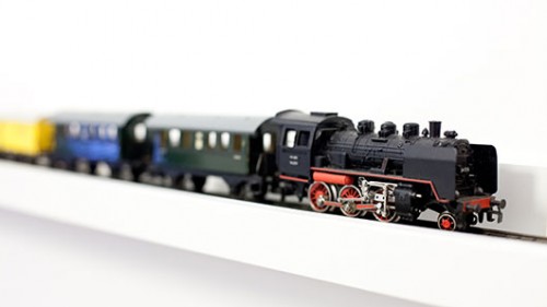 רכבת חשמלית שהייתה שייכת לבעל הבית בילדותו. צילום: בועז לביא