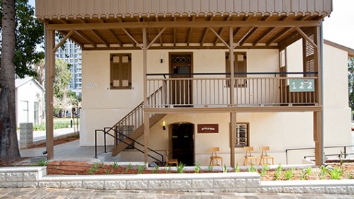 שוכרים שביקשו להקים בתי עסק במבנים המשוחזרים נאלצו להתאים את עצמם למגבלות השימור, והדבר יצר לא פעם יצר ניגודי אינטרסים. צילום: בועז לביא