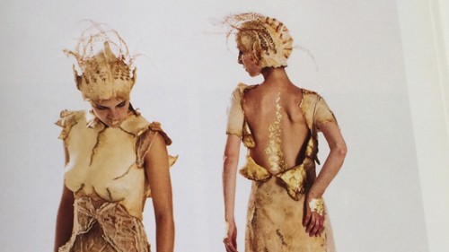 קולקציית הגמשל של קובי הלפרין "התפוררות" שנקר 1998. צילום: עדי מזן