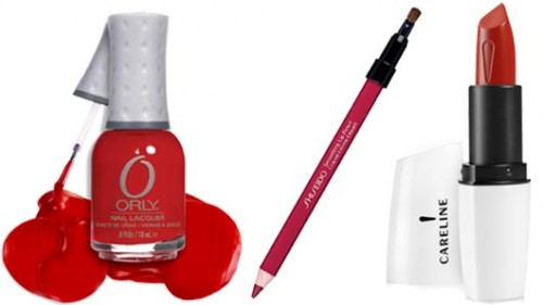 מימין: שפתון קולור קוד של קרליין (100 ש"ח), עפרון שפתיים שיסיידו (215 ש"ח) ולק של אורלי (29 ש"ח)