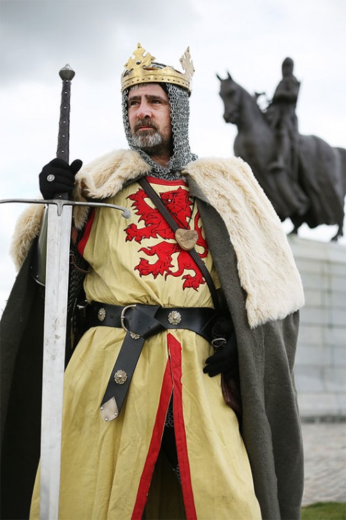 שחקן מגלם את דמותו שלרוברט דה ברוס, מלך הסקוטים האגדי. צילום: אימג' בנק שחקן מגלם את דמותו שלרוברט דה ברוס, מלך הסקוטים האגדי. צילום: אימג' בנק