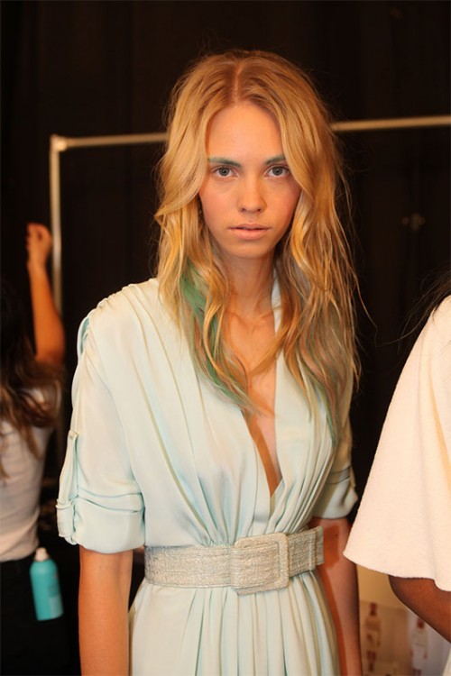 בגובה העיניים- שיער