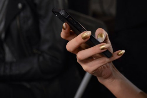 בגובה העיניים- לק