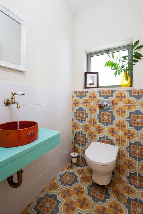 ריצוף אריחי גלוסקא מאוירים בשירותי האורחים