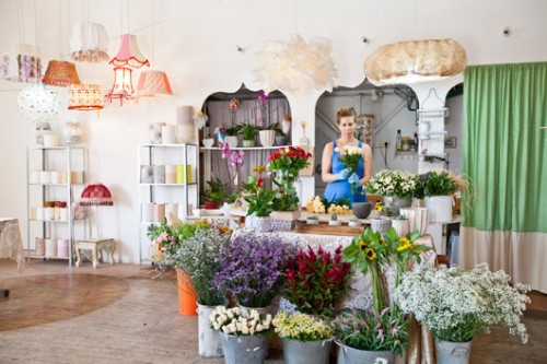 אהילים, פרחים, מאפים ותכשיטים תחת קורת גג אחת. לה־פלאם אהילים, פרחים, מאפים ותכשיטים תחת קורת גג אחת. לה־פלאם