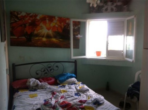 חדרו של החייל לפני השיפוץ