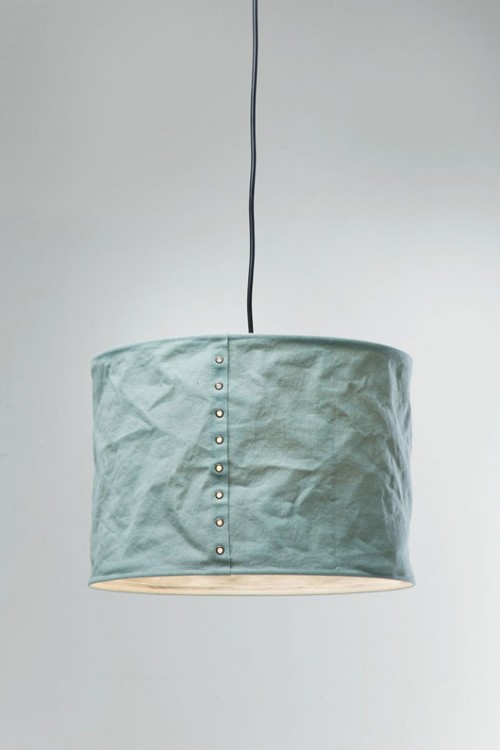 מנורת תלייה. להשיג בקארה דיזיין. צילום: פיטר יורגן