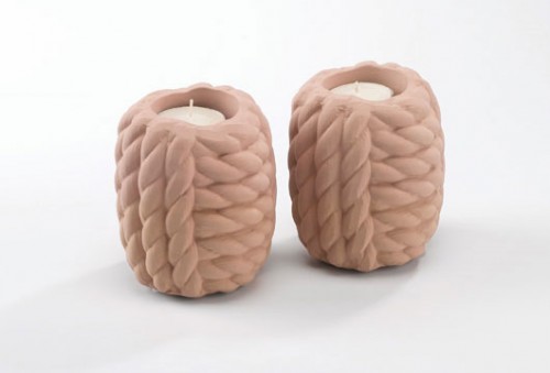 פמוטים בטקסטורת חבל. להשיג ב־H&O. צילום: ישראל כהן