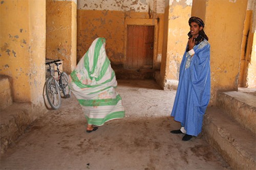 כמה מתושבי הקסבה של ריסאני בשולי הסהרה. צילום: דודו בן-צור