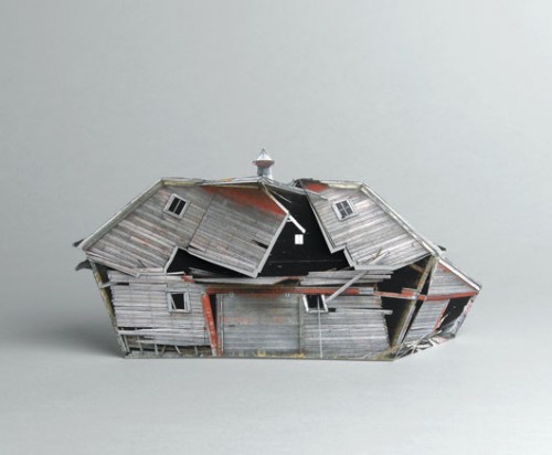 עופרה לפיד מתוך הסדרה "בתים שבורים", 2011־2010, הזרקת דיו על נייר ארכיוני, 30 36xס"מ