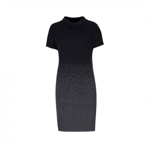 סריגים  כל מה שנכנס בין שתי מסרגות ופותח עיניים עלה על המסלול של המעצבים הגדולים לחורף 2015 - מגופיות סרוגות למעלה עד מכנסיים סרוגים למטה. היתרון הגדול של הטרנד הסרוג הוא המראה הרך, הנינוח והנונשלנט. החיסרון הוא שנשים מעטות שאינן גבעוליות כדוגמניות ייראו טוב במכנסיים סרוגים ועבים. המעצבים שסרגו מול האח: סטלה מקרטני, מרק ג'ייקובס, לנווין מייקל קורס וקלואה   