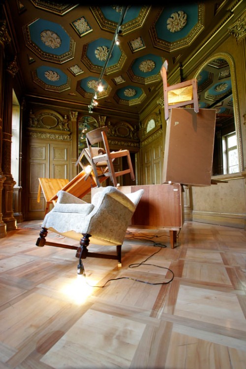 ניר אלון "The Physical Background of Being at Home", 2007, המוזיאון היהודי בפרנקפורט