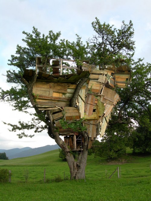 דנה לוי "התנתקות", 2005, וידיאו, הקרנה מחזורית