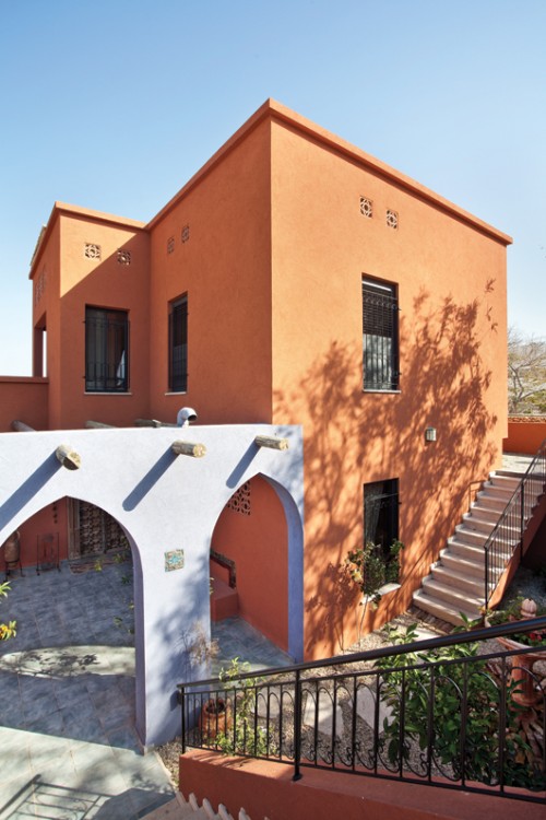 שילוב של סגנון ים תיכוני ומוטיבים מהמזרח הרחוק