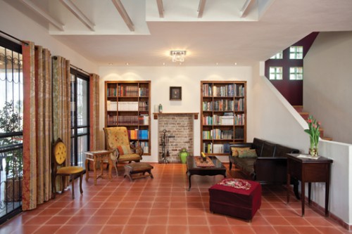 אוסף רהיטים ממקורות שונים