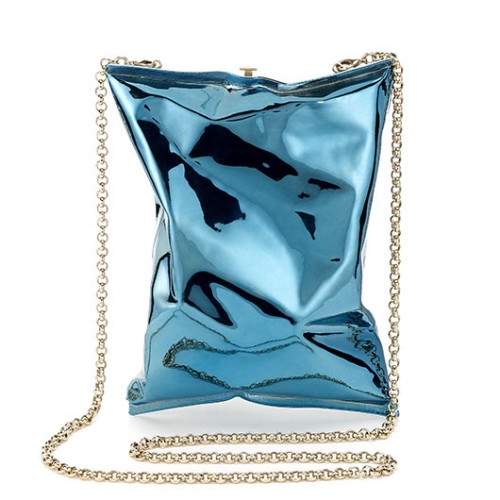 תיק כחול מטאלי | צילום: יח"צ