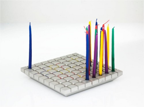 חנוכיה שבכל ערב יוצרת קומפוזיציה חדשה | צילום: יח"צ