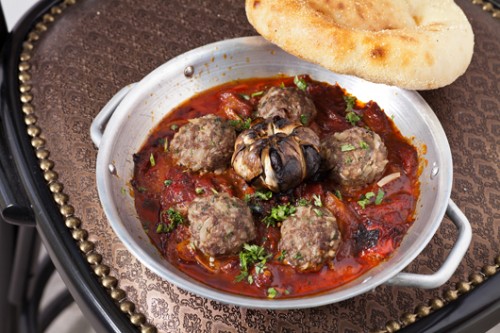 סינייה כפתא של אבי לוי. אצל הסבתא זה נראה אחרת | צילום: בועז לביא סינייה כפתא של אבי לוי. אצל הסבתא זה נראה אחרת | צילום: בועז לביא