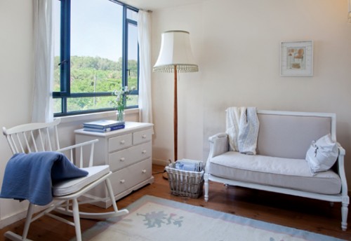 נוף הפרדסים נשקף בפינת הטלוויזיה