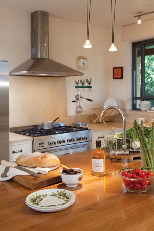 המטבח נעשה כולו בעבודת יד