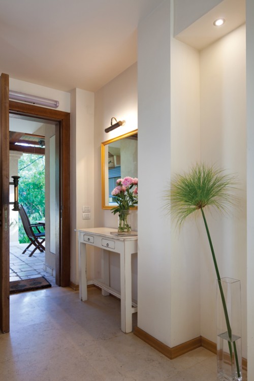 מבואת הכניסה אינטימית