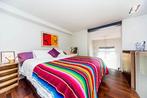 מקום מושבם של המנהלים הפך לגלריית שינה מרווחת | צילום באדיבות AIRBNB