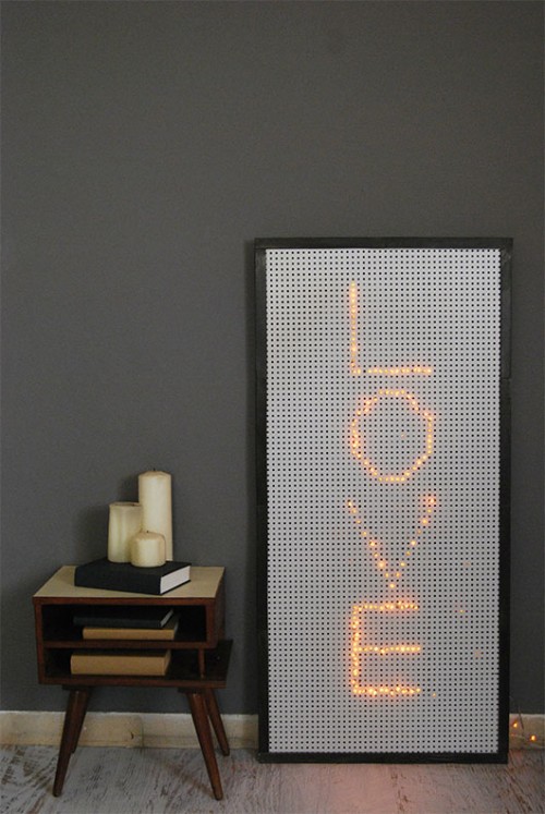 הכניסו אווירה רומנטית לבית עם אלמנט מואר | צילום: דילה באירמוב