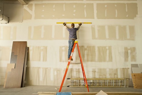 מעצב הפנים אינו מנהל העבודה בשטח | צילום: shutterstock