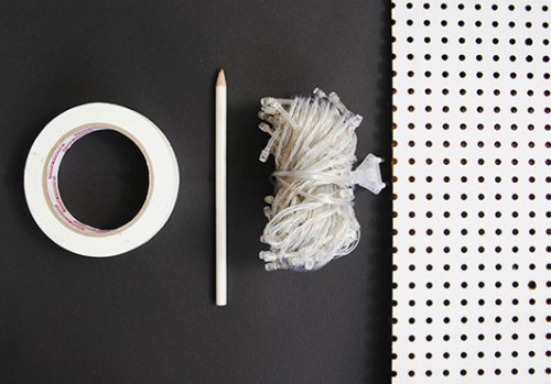 החומרים לאלמנט מואר | צילום: דילה באירמוב