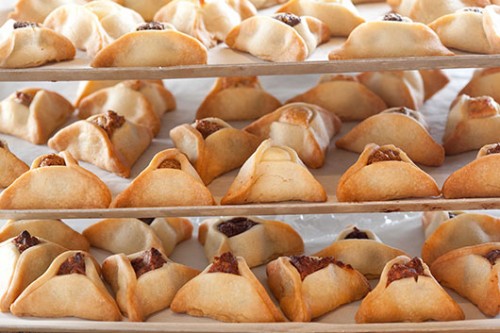 אוזני המן במילוי גבינה ודובדבני אמרנה. אהבנו + | צילום: דניאל לילה