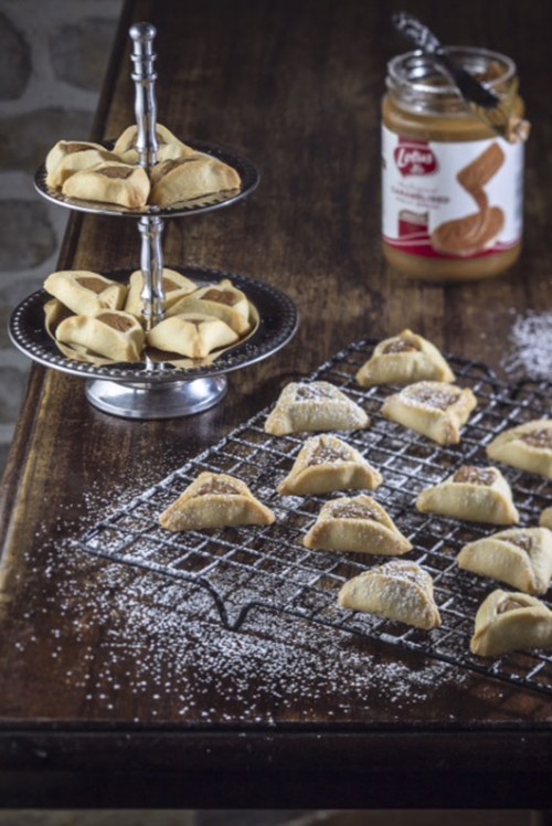 אזני המן טרנדיות במילוי קרם לוטוס במאפיית לחם יין | צילום: אנטולי מיכאלו