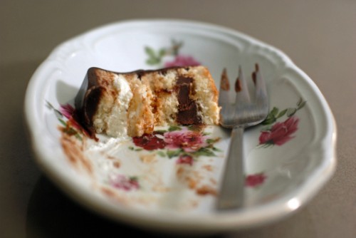 חותכים את עוגת המרז'ולן לפרוסות ומתענגים כל החג | צילום: בלוג פצפוצים