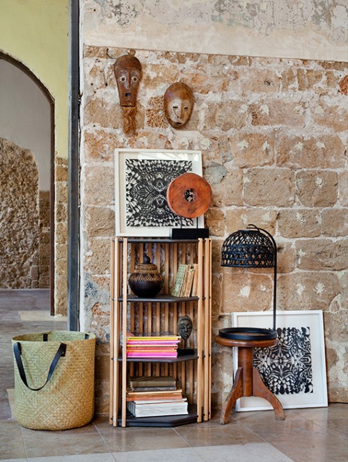 כוננית בעיצוב אתני | צילום: בועז לביא