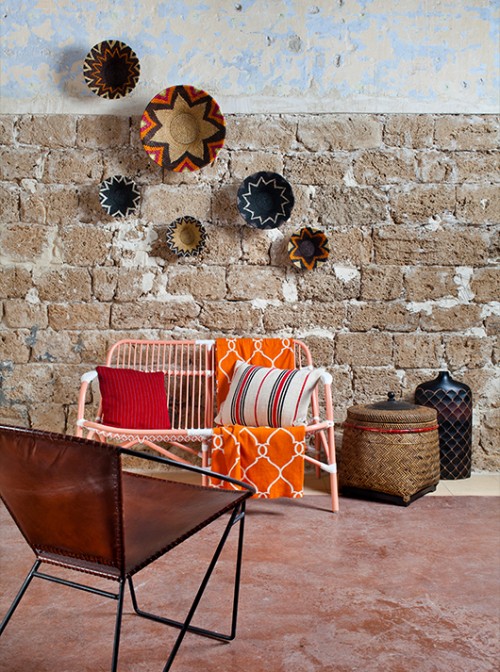 פינת ישיבה מעוצבת עם אלמנטים אפריקאים | צילום: בועז לביא