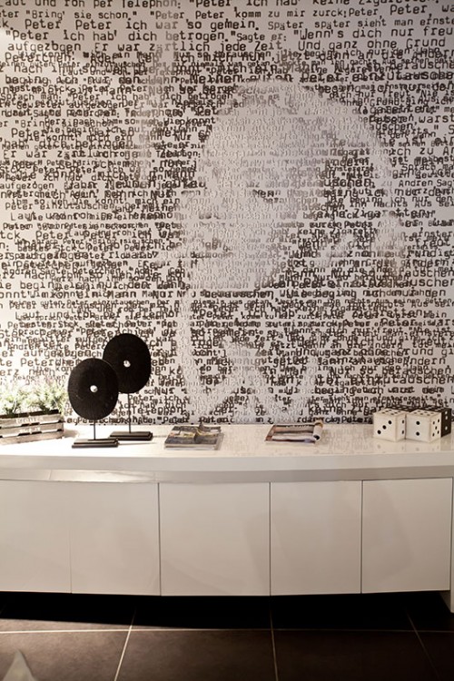 מלבד רהיטים לכל חדרי הבית תוכלו למצוא גם רפליקות של מעצבים ידועים. גלריה לריהוט אוקנין | צילום: בועז לביא 