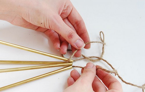 שלב 6: תולים את המובייל | צילום: דילה באירמוב 