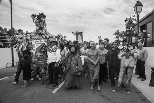 צלמה של שרה השחורה נישא בתהלוכה. צילום: לירון שמעוני