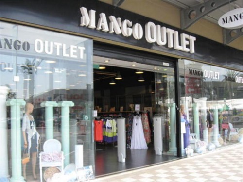 פריטים מעונות קודמות של מעצבי על כמו ורסאצ'ה, קוואלי ומייקל קורס בטריו האאוטלטים בביל"ו סנטר | צילום: יח"צ 