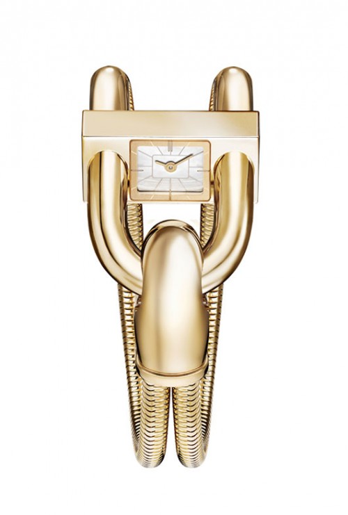 צמיד שעון הנסגרבאמצעות סוגר פדלוק בולט. העבודה על כל שעון אורכת כ־3,500 שעות, וכמות האבנים המשובצות היא כ־8,000 | צילום: יח"צ 