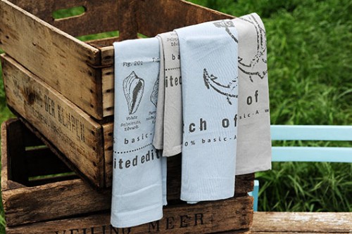 מגבות מטבח בעיצוב ענת אבן טוב ועינת רווה-ארלבוים. סטודיו בייסיק | צילום: הגר דופלט