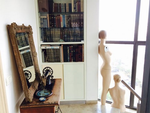 תערובת מוזרה ומסקרנת של חפצים | צילום: אורית פרייליך