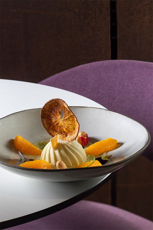 קינוח מיס מיבו ב-TYO: מוס מיסו ותפוז ברוטב אנגלז קוקוס | צילום: אנטולי מיכאלו 