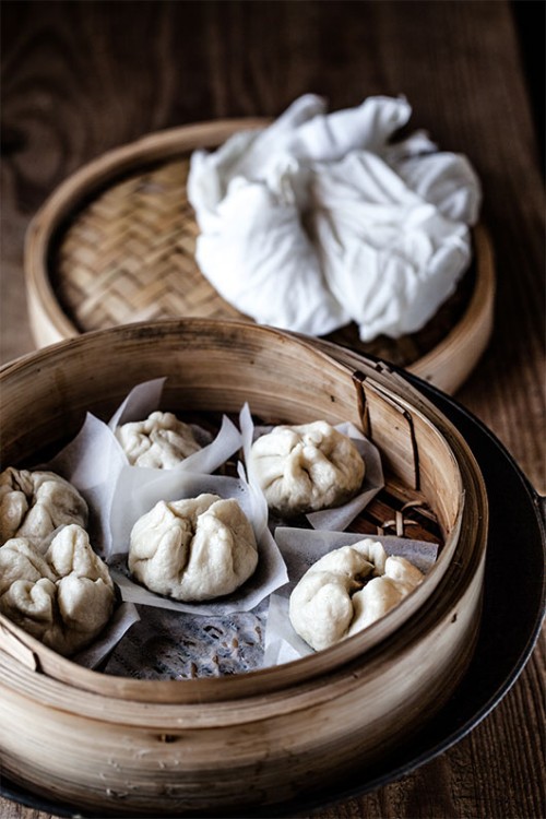 סוד: אחרי שהלחמנייה התקררה אפשר לחמם אותה במיקרוגל במשך 10 שניות | צילום: זהר רון