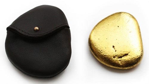 חלוק נחל מצופה עלי זהב | צילום באדיבות מוזיאון ויקטוריה ואלברט בלונדון 