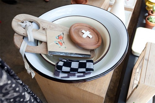 פריטי יבוא של המותג ההולנדי HK Living. החנות meanwhile | צילום: בועז לביא