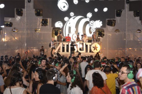 מסיבת אוזניות בכיכר רבין | צילום: ישראל מלובני