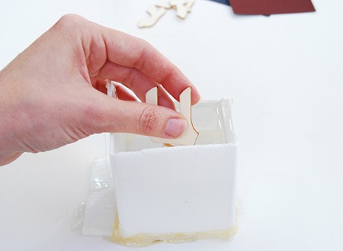 שלב 4: מדביקים | צילום: דילה באירמוב